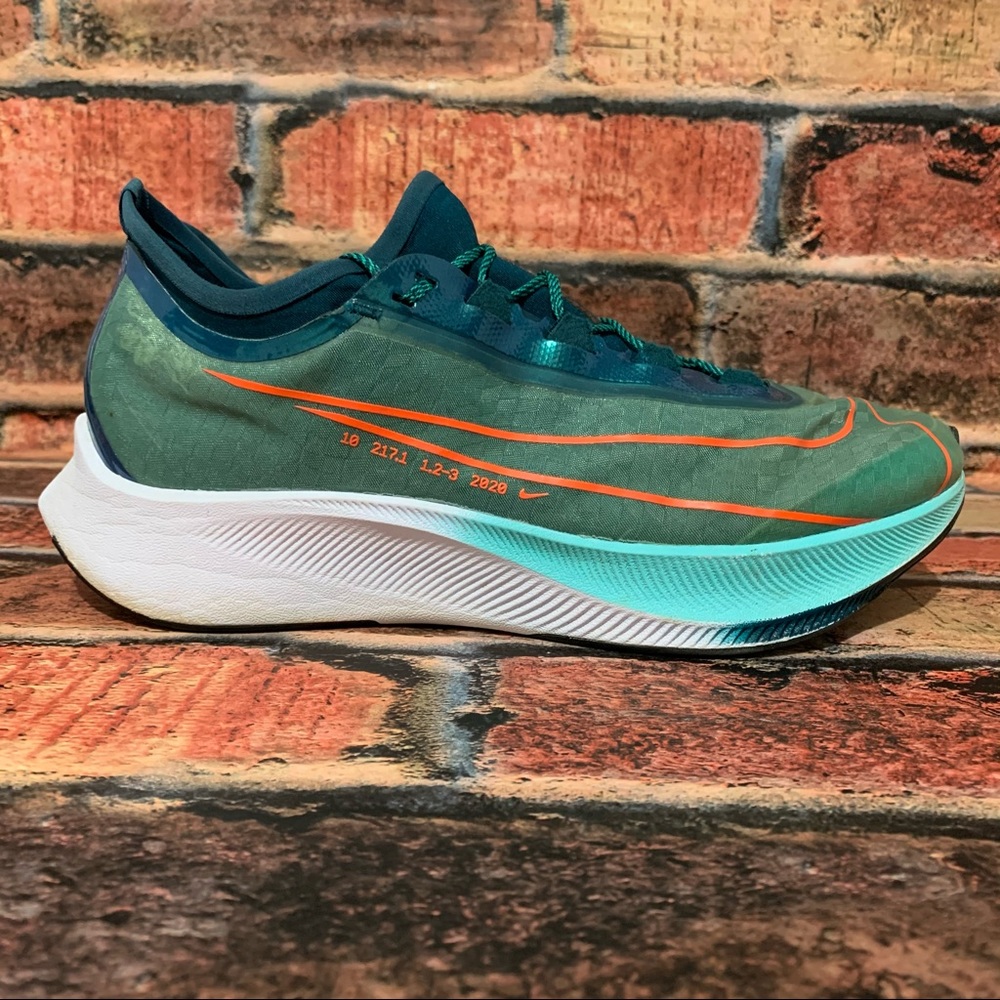 Nike Zook Fly 3 Athletic Shoes 👋🏼 - Picture 4 of 10